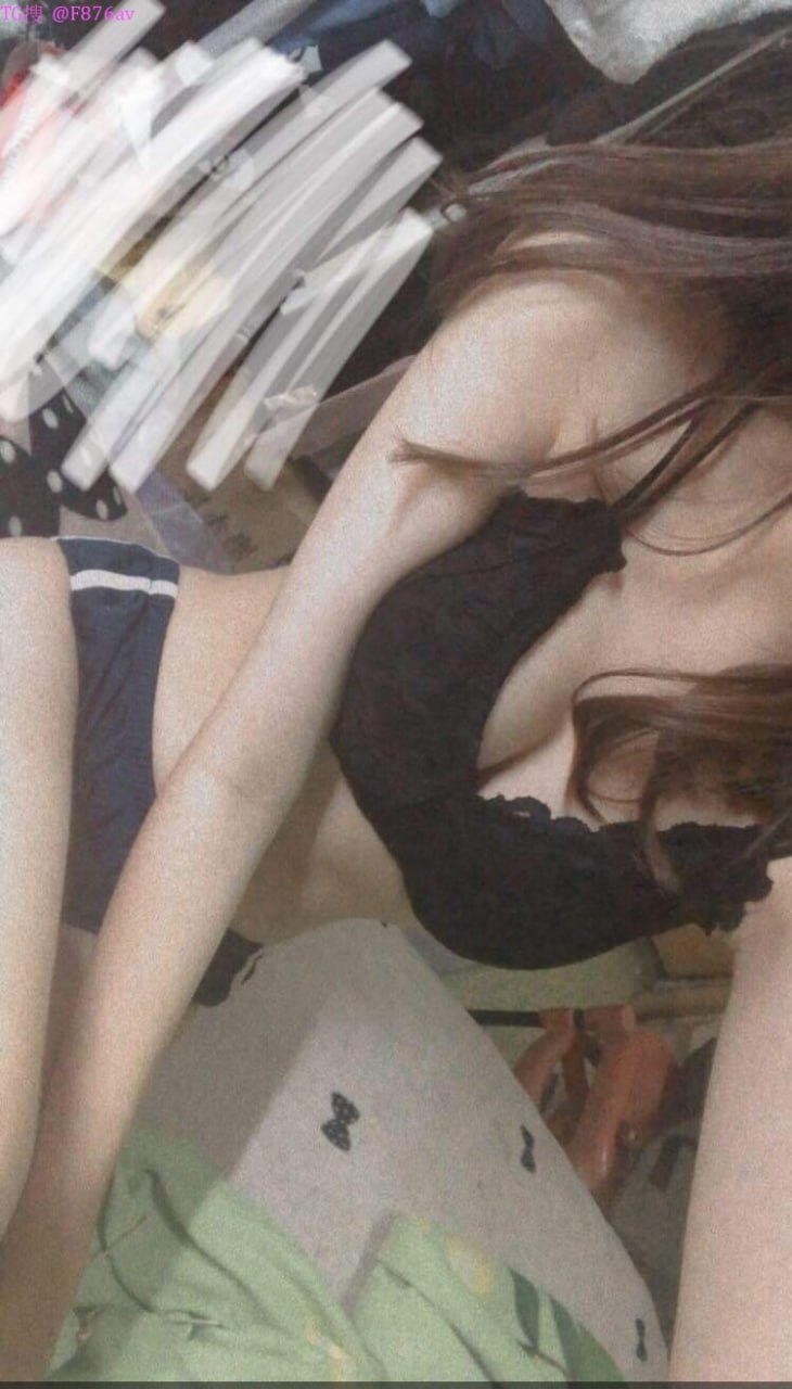 Nam nhân viên liều đụ quản lý nữ trong giờ làm việc
